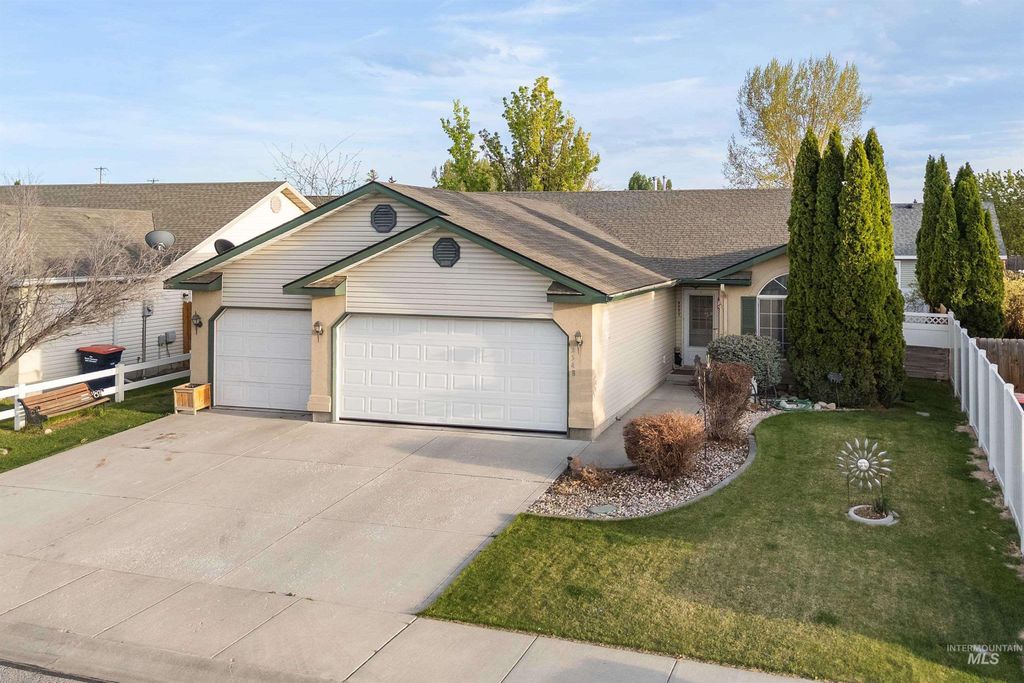 Photo of 2548 Ironwood Ave, Twin Falls, ID 83301 (MLS # 98983935)