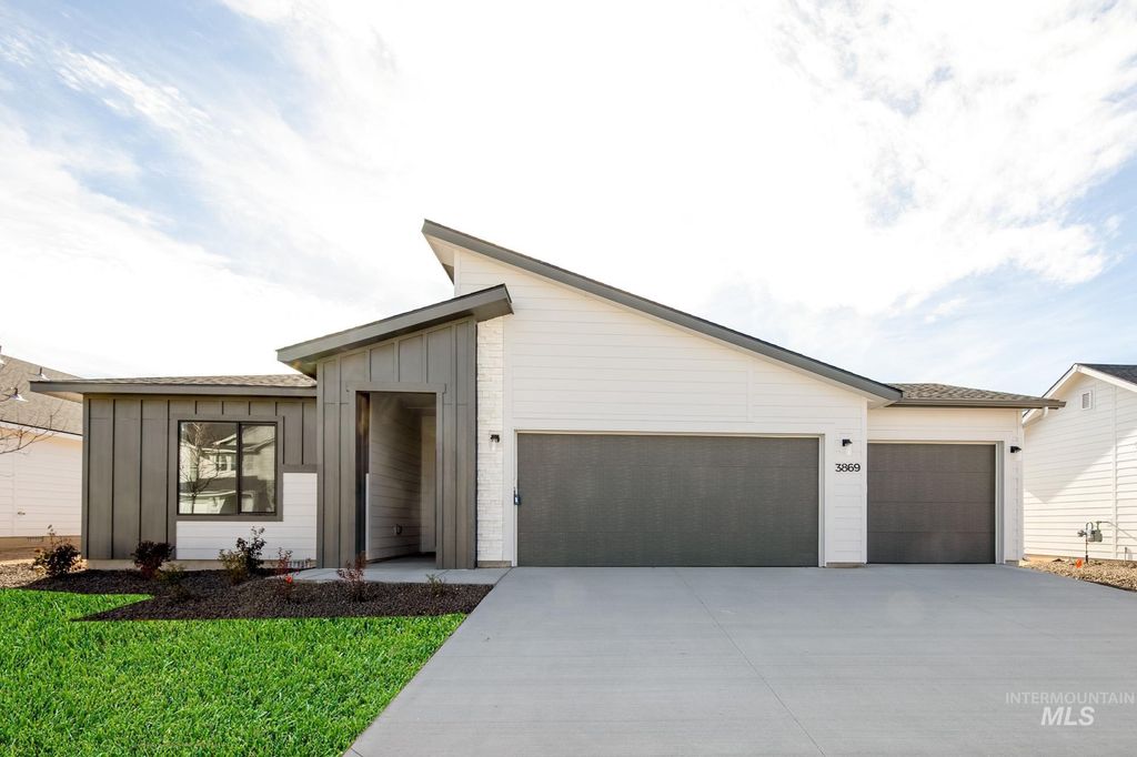 Photo of 13736 Nisene Ct, Caldwell, ID 83607 (MLS # 98970355)