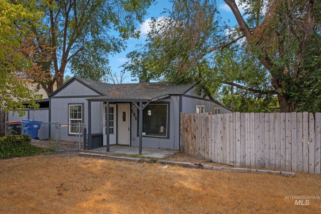 Photo of 181 Austin Ave, Twin Falls, ID 83301 (MLS # 98960338)