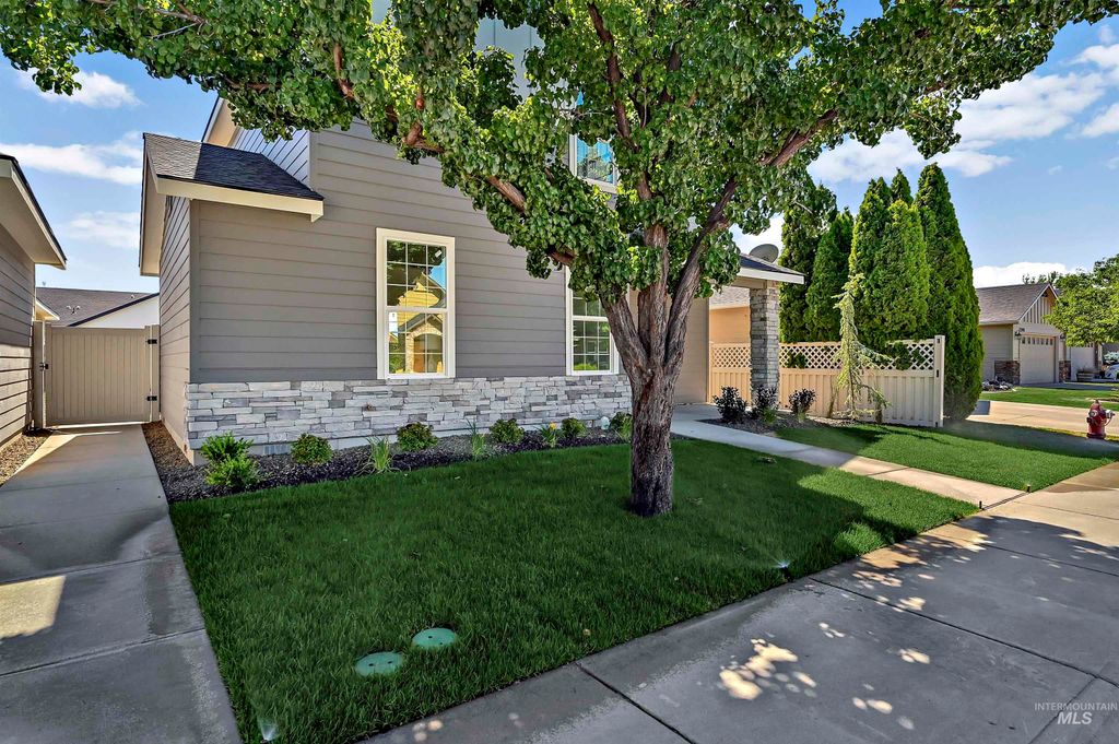 Photo of 7698 N Ferris Ave, Boise, ID 83714 (MLS # 98977176)