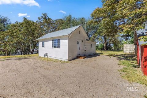 Photo of 109 Parma Road, Parma, ID 83660 (MLS # 98987610)