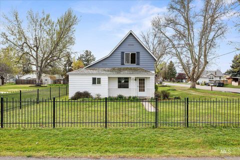 Photo of 203 E 5th St, Emmett, ID 83714 (MLS # 98980535)