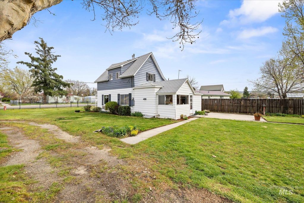 Photo of 203 E 5th St, Emmett, ID 83714 (MLS # 98980535)