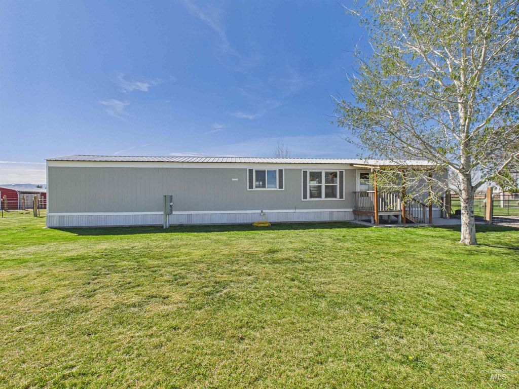 Photo of 879 W 500 S, Heyburn, ID 83336 (MLS # 98982144)