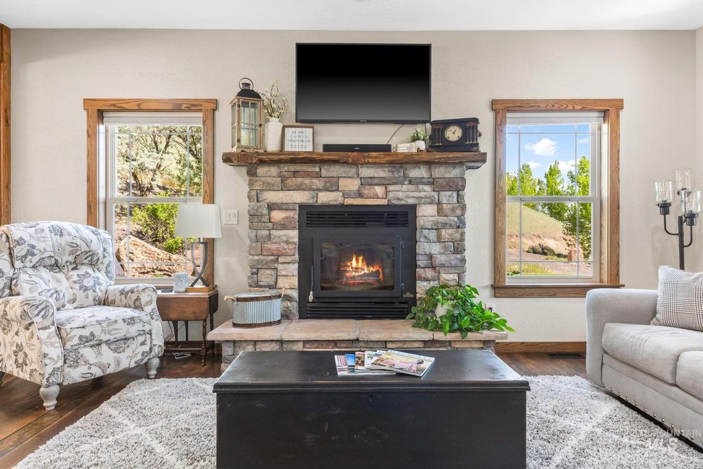 Photo of 2140 Valley View Dr, Weiser, ID 83672 (MLS # 98976343)