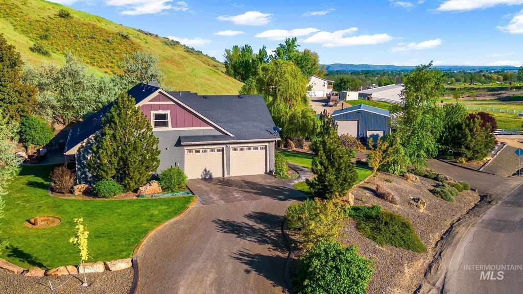 Photo of 2140 Valley View Dr, Weiser, ID 83672 (MLS # 98976343)