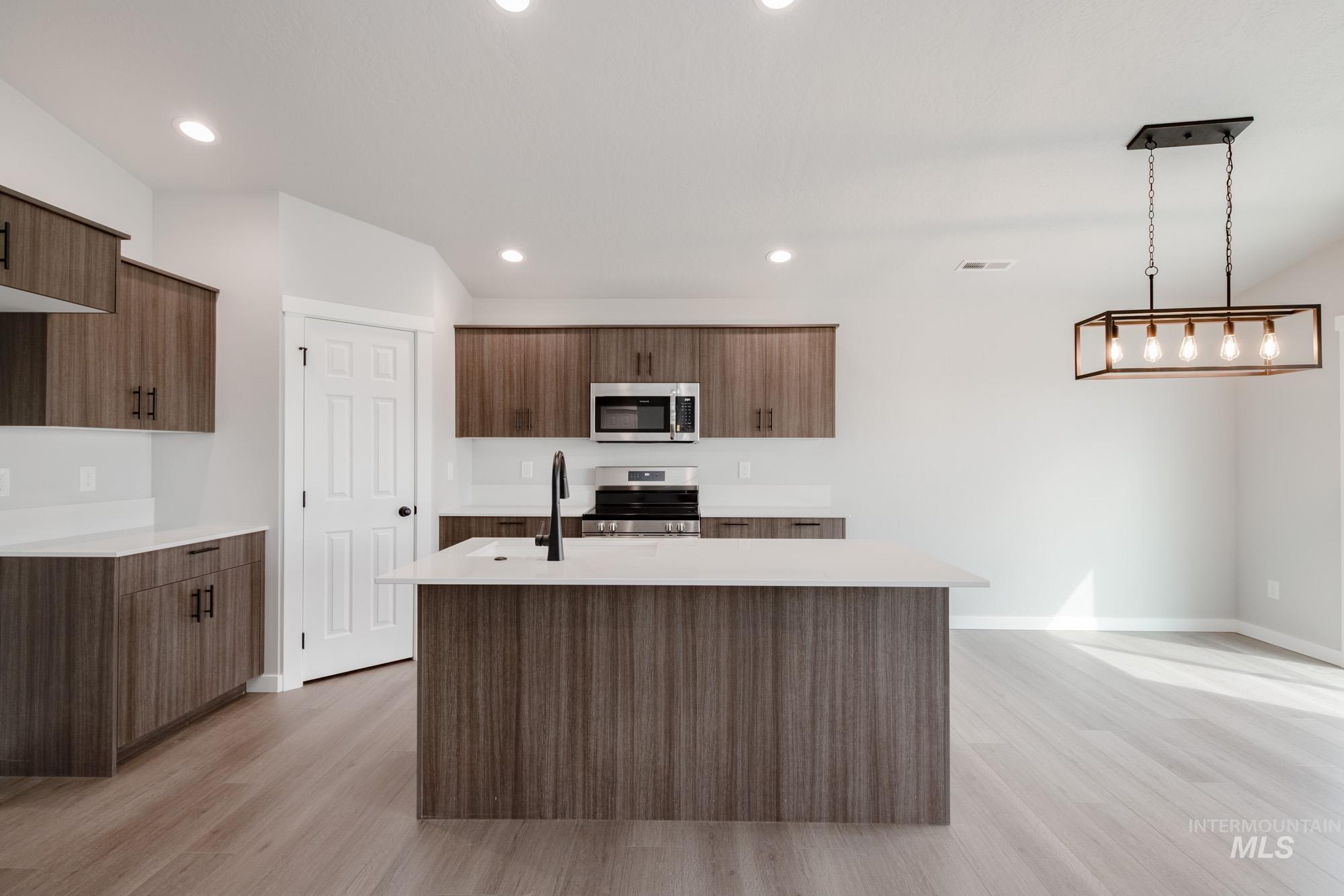 2921 E Valley Wind St