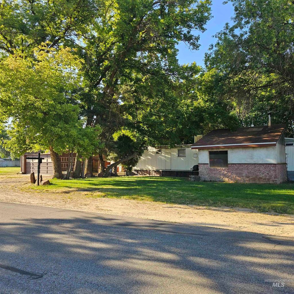 Photo of 2141 E Syringa St, Eagle, ID 83616 (MLS # 98955536)