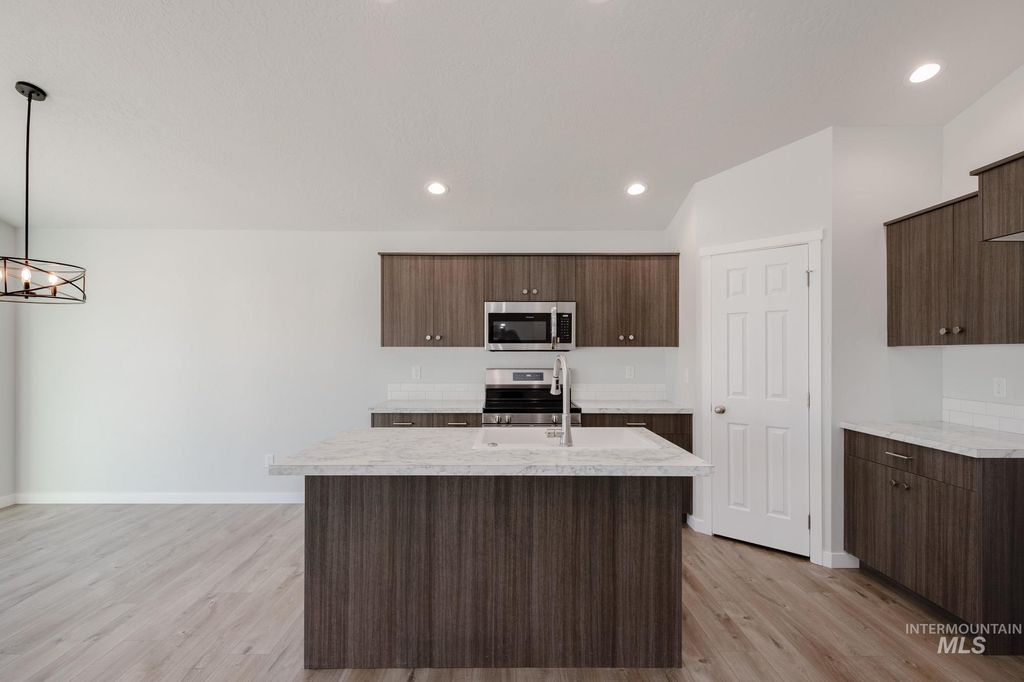 Photo of 334 N Meadowsweet Ave, Kuna, ID 83634 (MLS # 98967499)