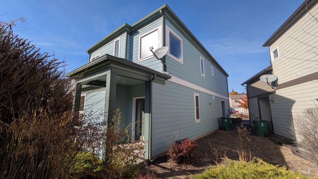 Photo of 1209 Mainspring Ln, Moscow, ID 83843 (MLS # 98937047)