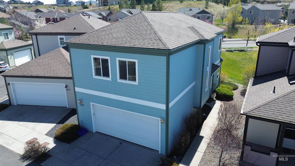 Photo of 1209 Mainspring Ln, Moscow, ID 83843 (MLS # 98937047)