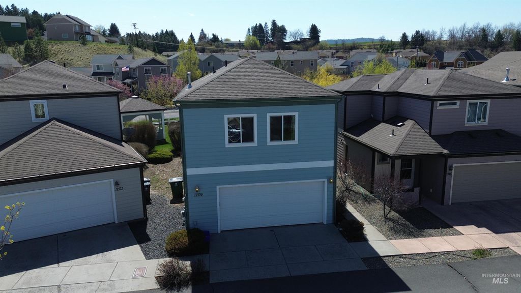 Photo of 1209 Mainspring Ln, Moscow, ID 83843 (MLS # 98937047)