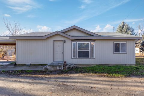 Photo of 411 8th Avenue North Ave, Nampa, ID 83687 (MLS # 98970023)