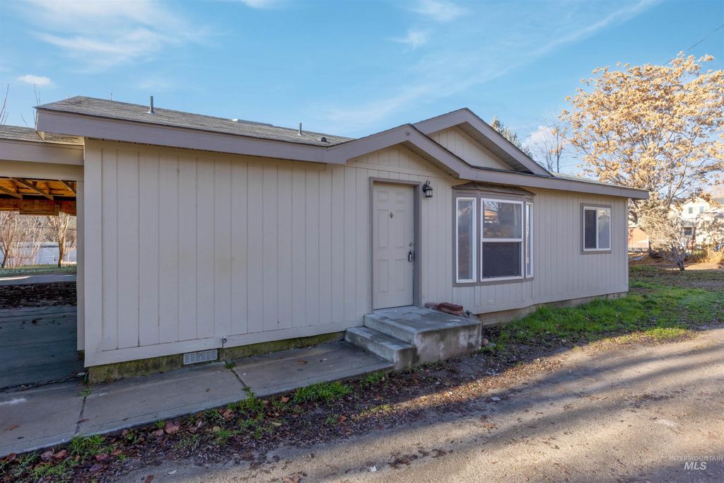 Photo of 411 8th Avenue North Ave, Nampa, ID 83687 (MLS # 98970023)