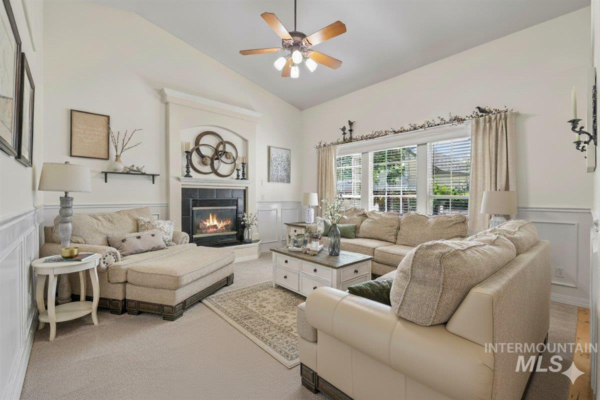 1816 W Whitestone Ct