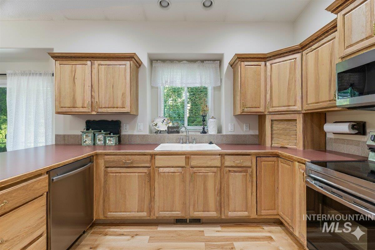 1816 W Whitestone Ct