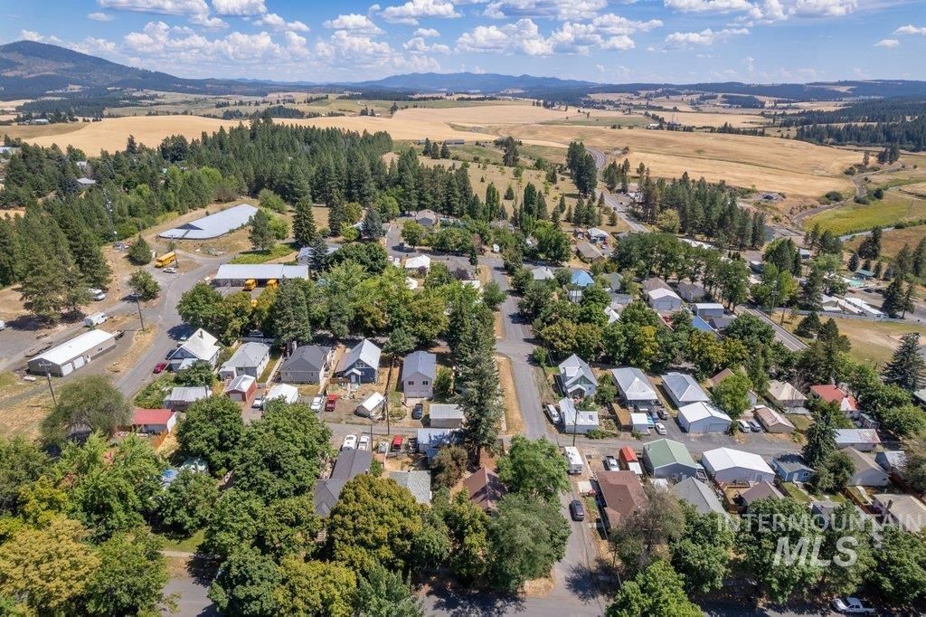 Photo of 715 Oak St, Potlatch, ID 83855 (MLS # 98956774)