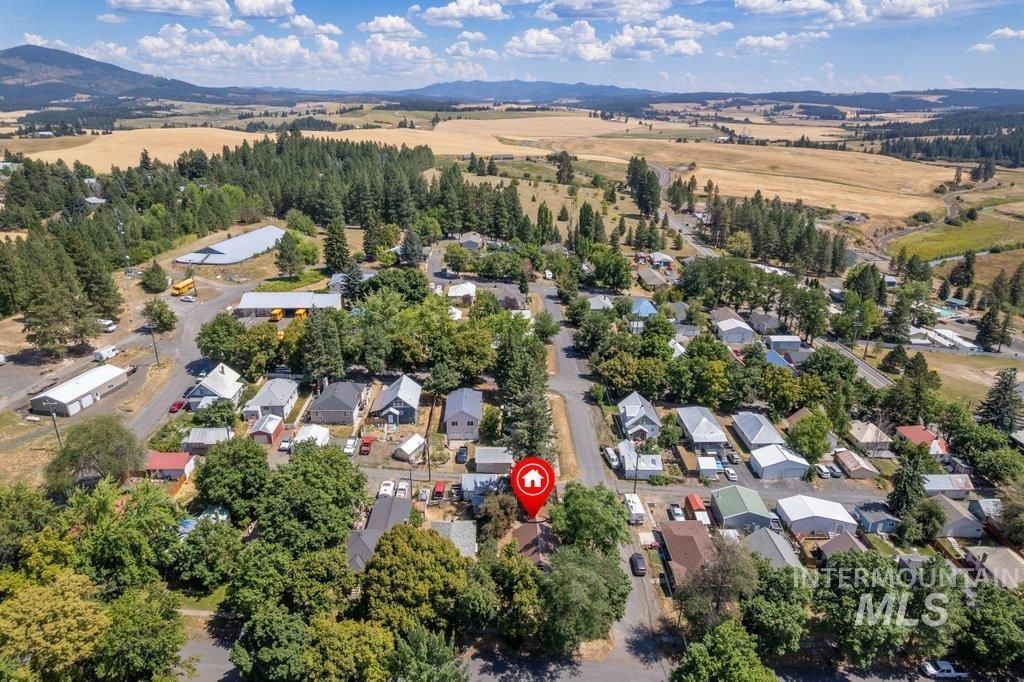 Photo of 715 Oak St, Potlatch, ID 83855 (MLS # 98956774)