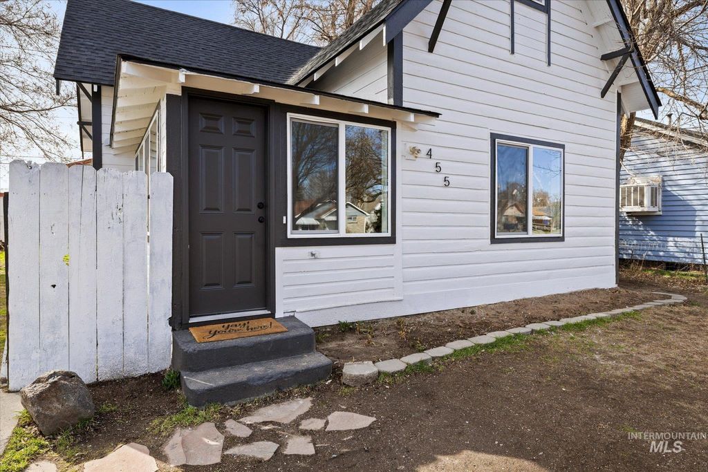 Photo of 455 S 2nd E, Mountain Home, ID 83647 (MLS # 98976533)