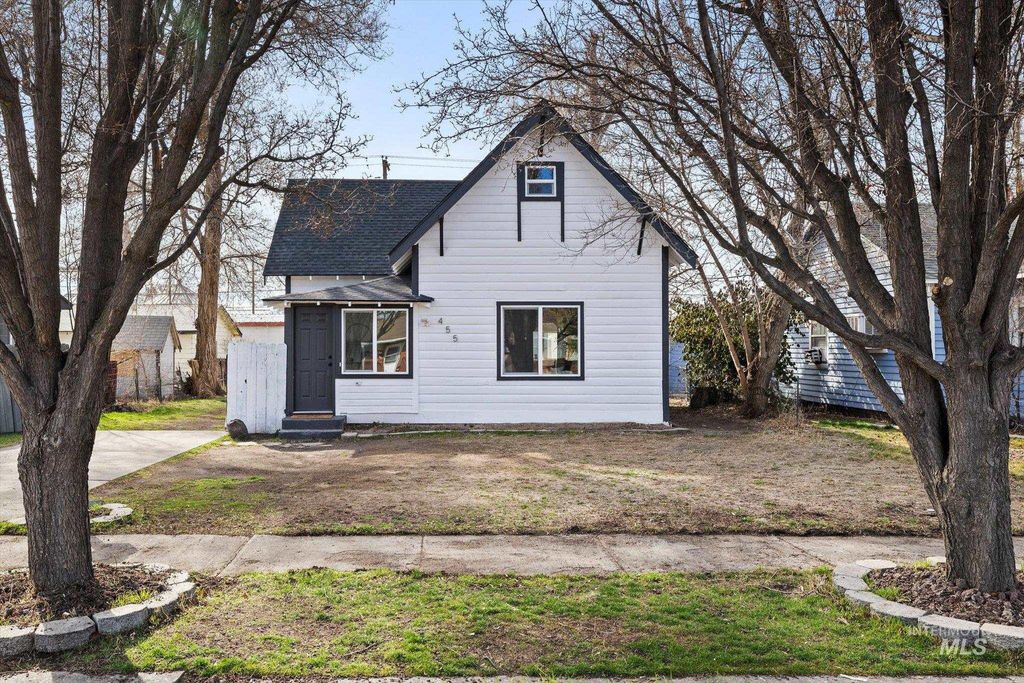 Photo of 455 S 2nd E, Mountain Home, ID 83647 (MLS # 98976533)