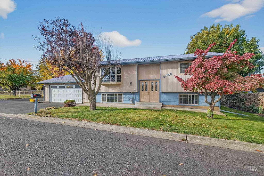 Photo of 3638 18th Street C, Lewiston, ID 83501 (MLS # 98965949)