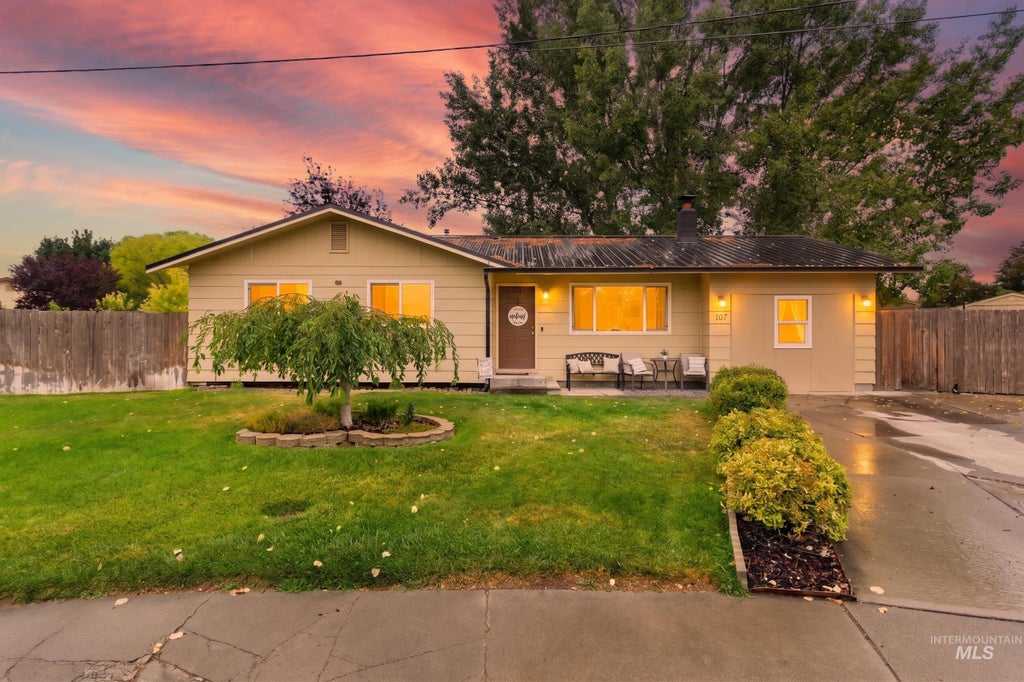 Photo of 107 Birchwood Cir N CIR, Kimberly, ID 83341 (MLS # 98997454)