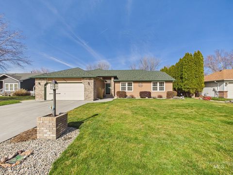 Photo of 1460 Fernlee St, Emmett, ID 83617 (MLS # 98976610)