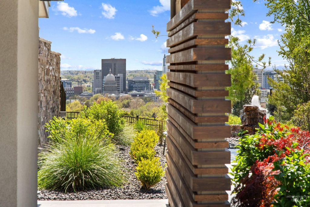 Photo of 146 W Skylark Drive, Boise, ID 83702 (MLS # 98985932)
