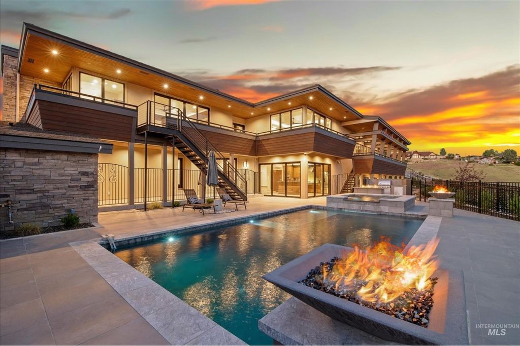 Photo of 146 W Skylark Drive, Boise, ID 83702 (MLS # 98985932)