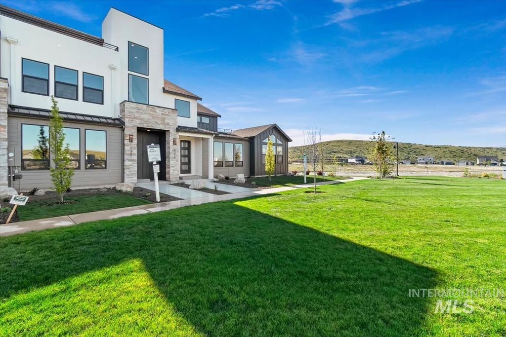 Photo of 6381 N Birch Run Ln, Eagle, ID 83616 (MLS # 98984764)