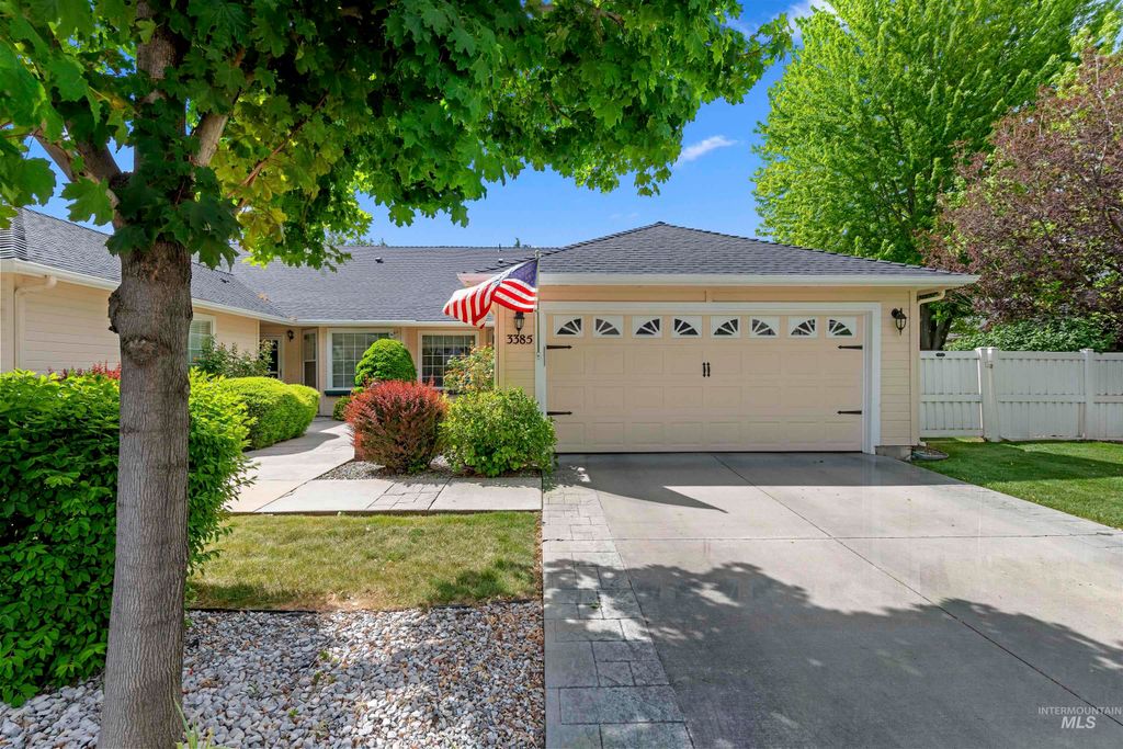 Photo of 3385 W Fieldstream Lane, Meridian, ID 83646 (MLS # 98986217)