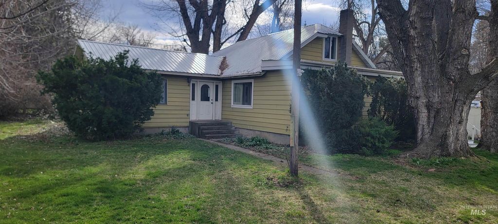 Photo of 426 Hwy 12 E, Pomeroy, WA 99347 (MLS # 98979045)