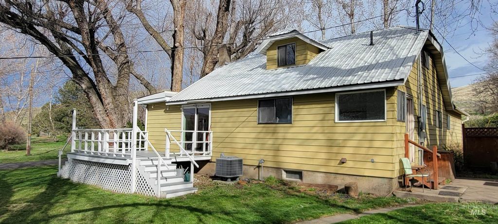 Photo of 426 Hwy 12 E, Pomeroy, WA 99347 (MLS # 98979045)