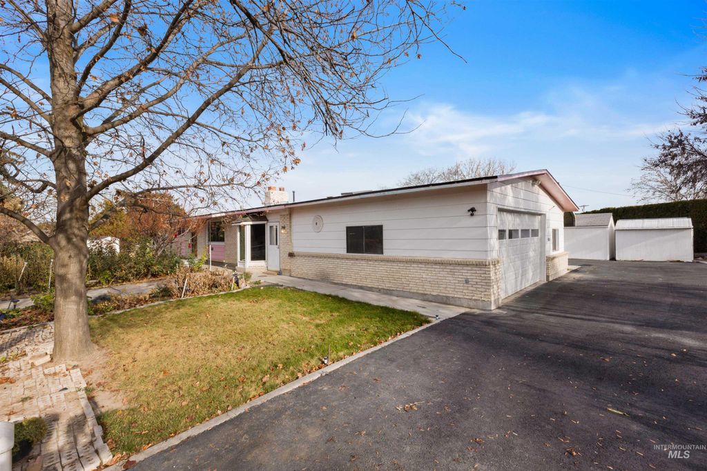 Photo of 4910 W View Pl, Meridian, ID 83642 (MLS # 98969878)