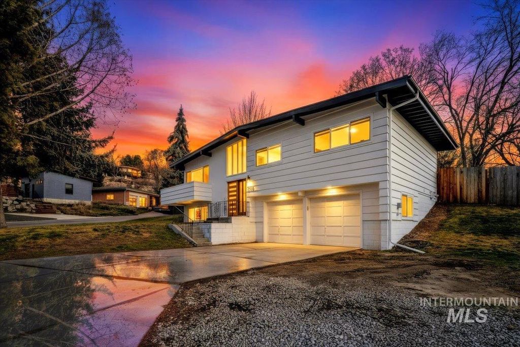 Photo of 2518 N Lancaster Dr, Boise, ID 83702 (MLS # 98973865)