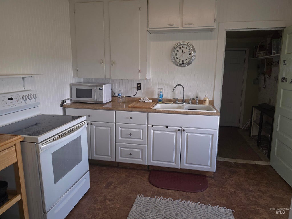 Photo of 102 N 2nd St, Elk River, ID 83827 (MLS # 99000465)