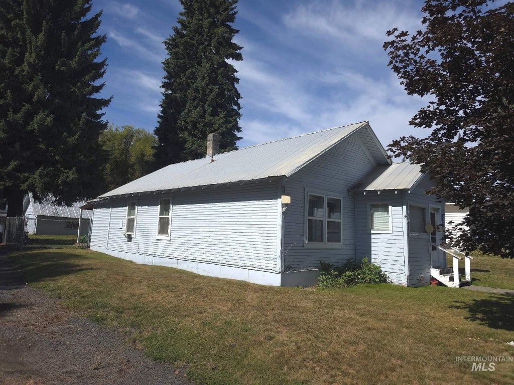 Photo of 102 N 2nd St, Elk River, ID 83827 (MLS # 99000465)