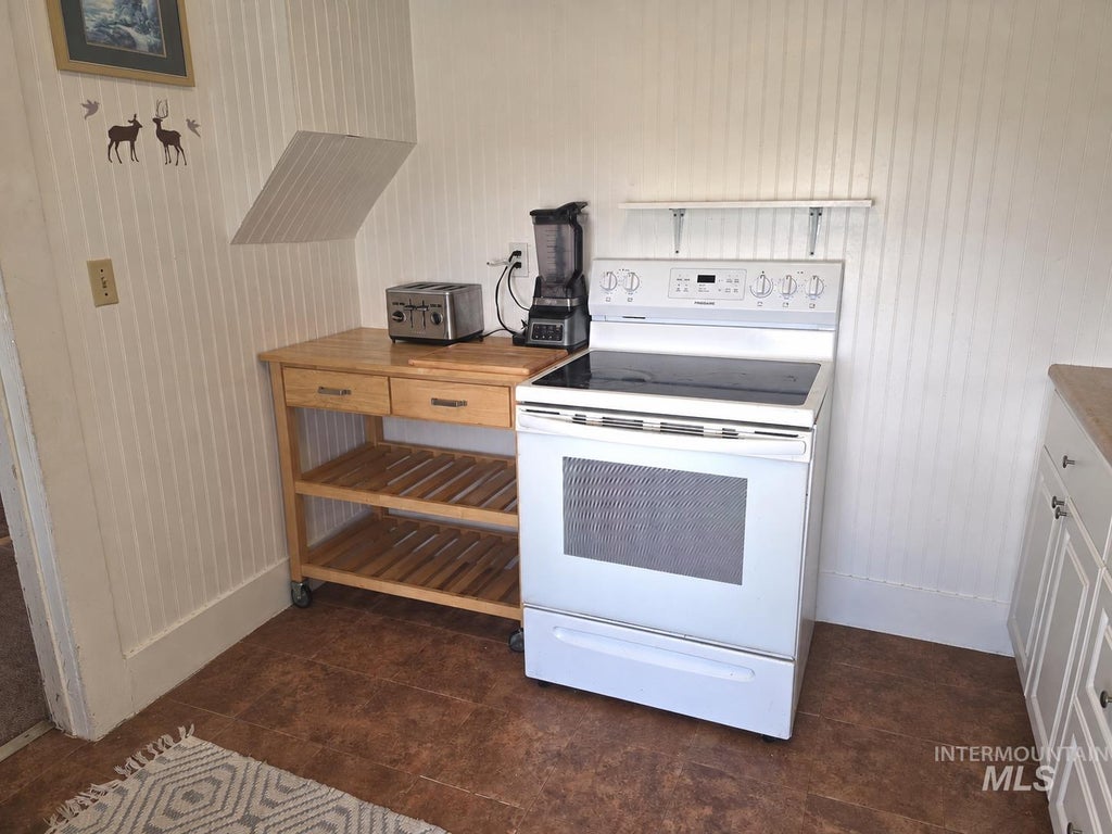 Photo of 102 N 2nd St, Elk River, ID 83827 (MLS # 99000465)