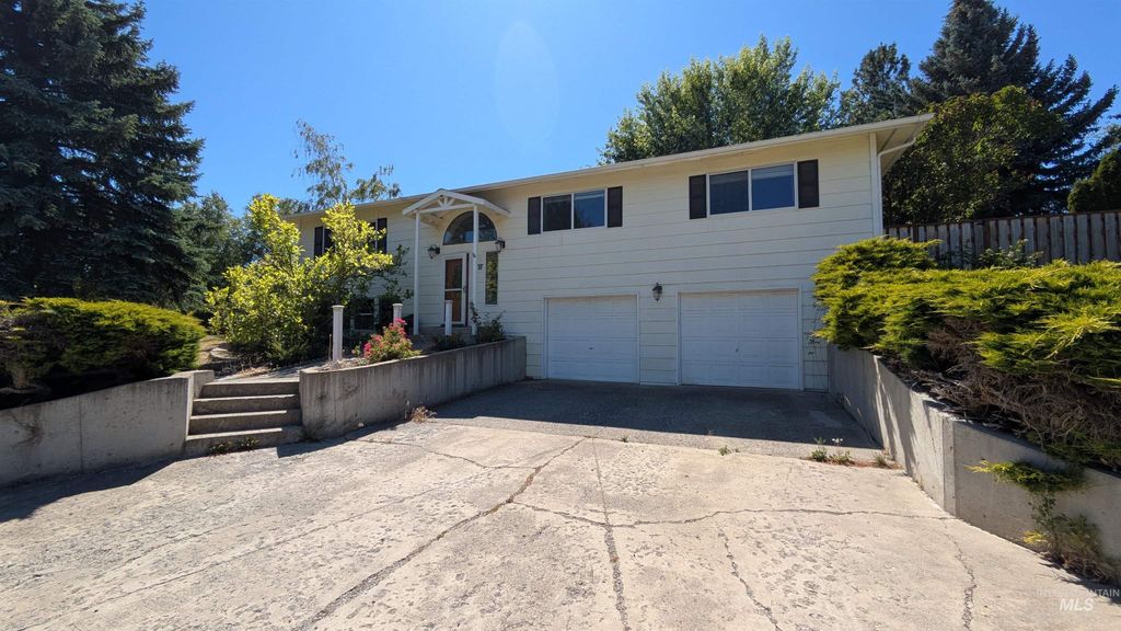 Photo of 1857 Conestoga St, Moscow, ID 83843 (MLS # 98974126)