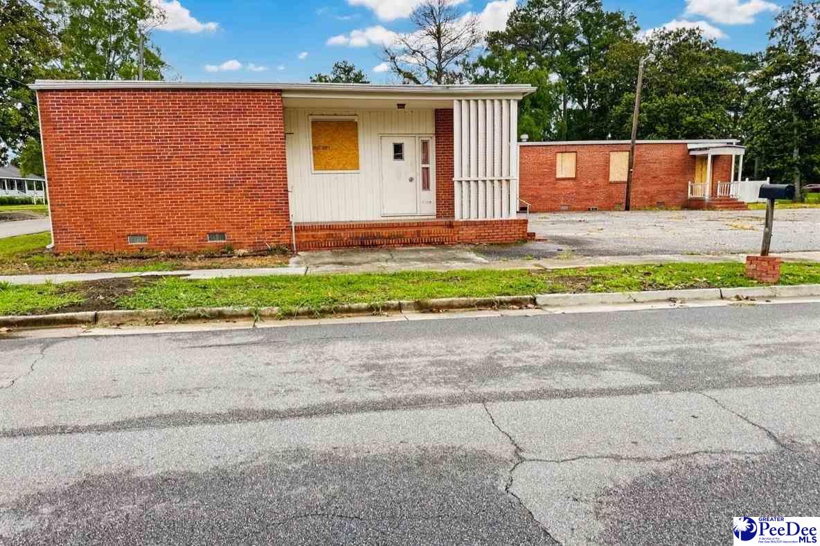 Photo 1 of 15 — 102 W Market St, Timmonsville, SC 29161