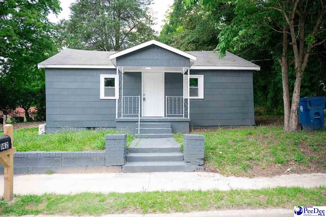 Photo 1 of 28 — 142 W Laurens Ave, Hartsville, SC 29550