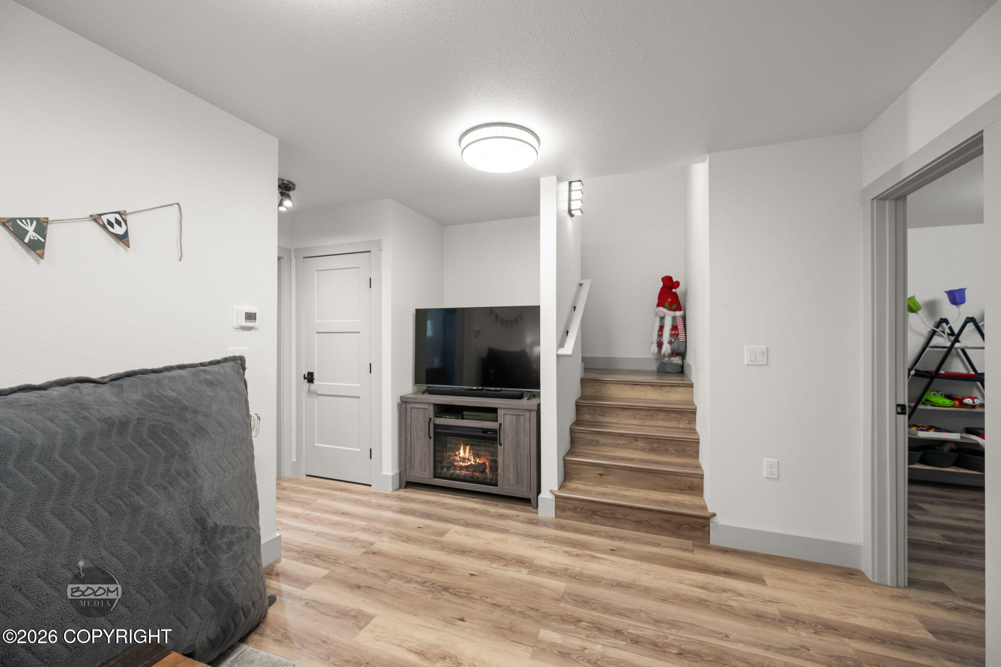 Girdwood, Alaska, 99587, United States, 3 Bedrooms Bedrooms, ,3 BathroomsBathrooms,Residential,Pending,2045688
