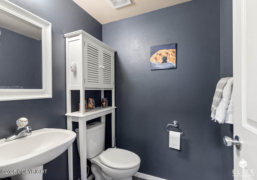8924 Birch Park Circle, Eagle River, Alaska image 4