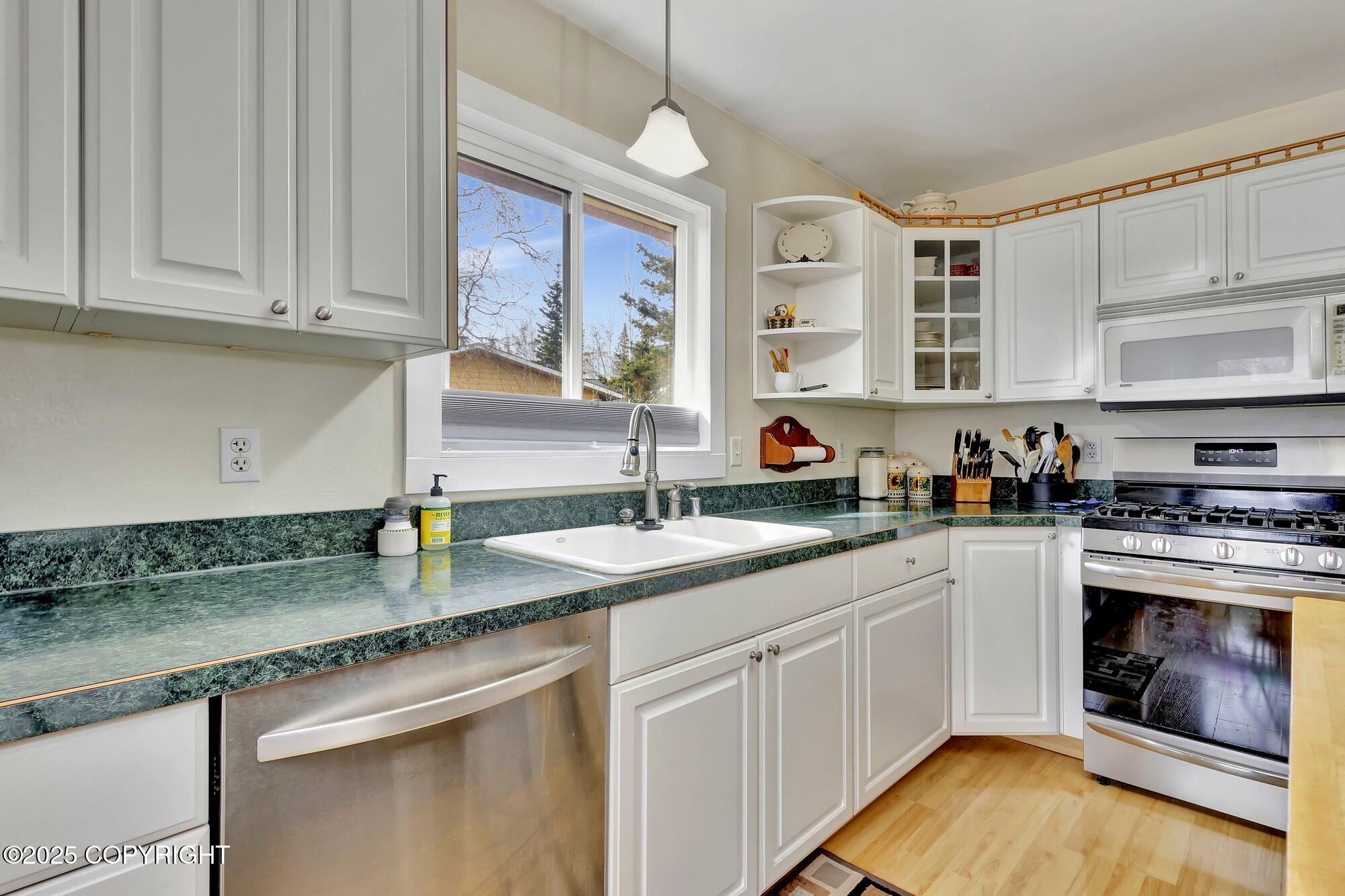 6414 Hampton Drive, Anchorage, Alaska image 29