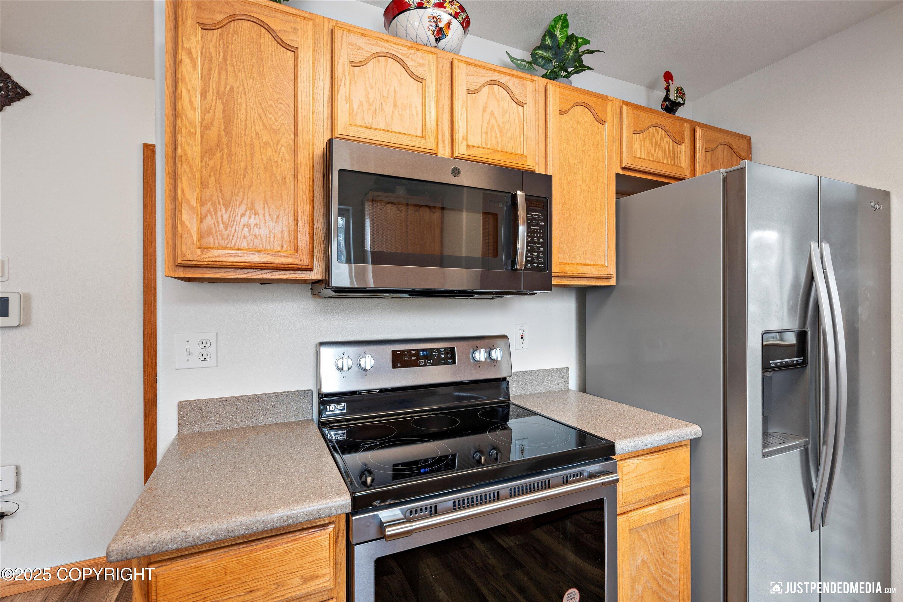 2424 Lusardi Point Circle, Anchorage, Alaska image 10