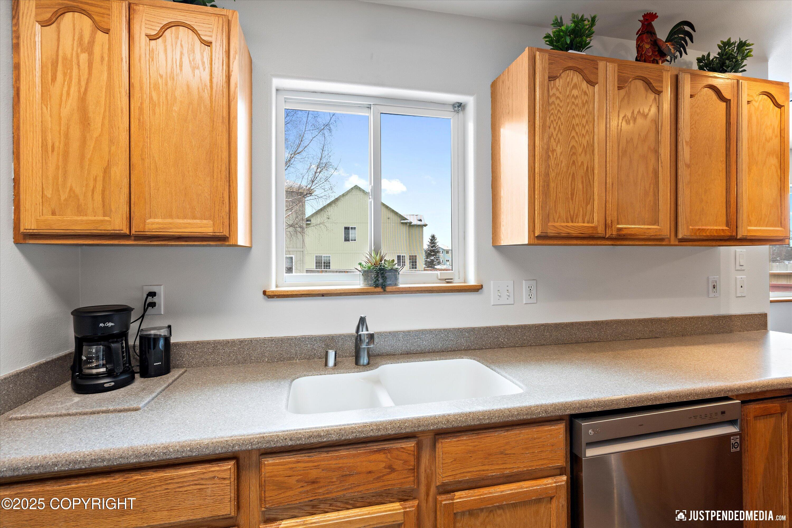 2424 Lusardi Point Circle, Anchorage, Alaska image 9