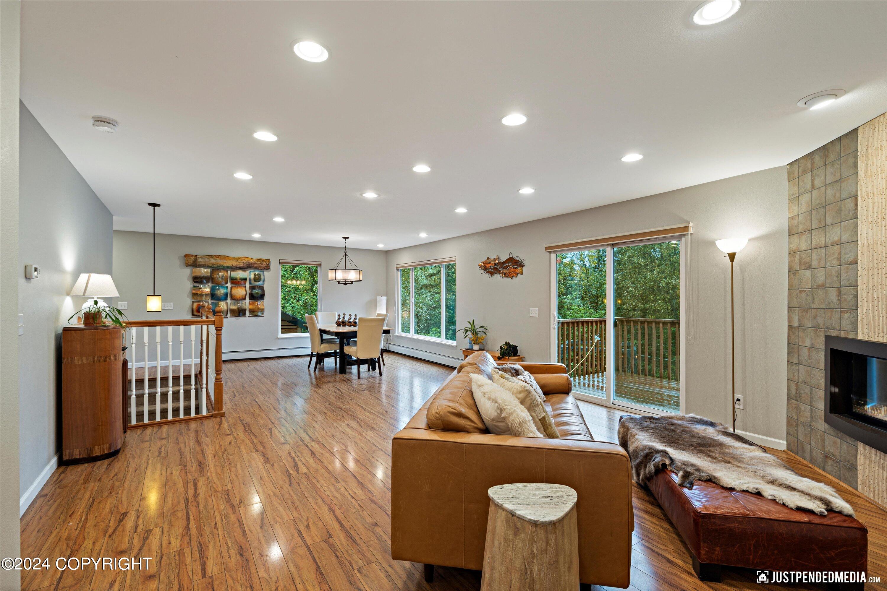 Anchorage, Alaska 99507, United States, 3 Bedrooms Bedrooms, ,2 BathroomsBathrooms,Residential,Pending,44364