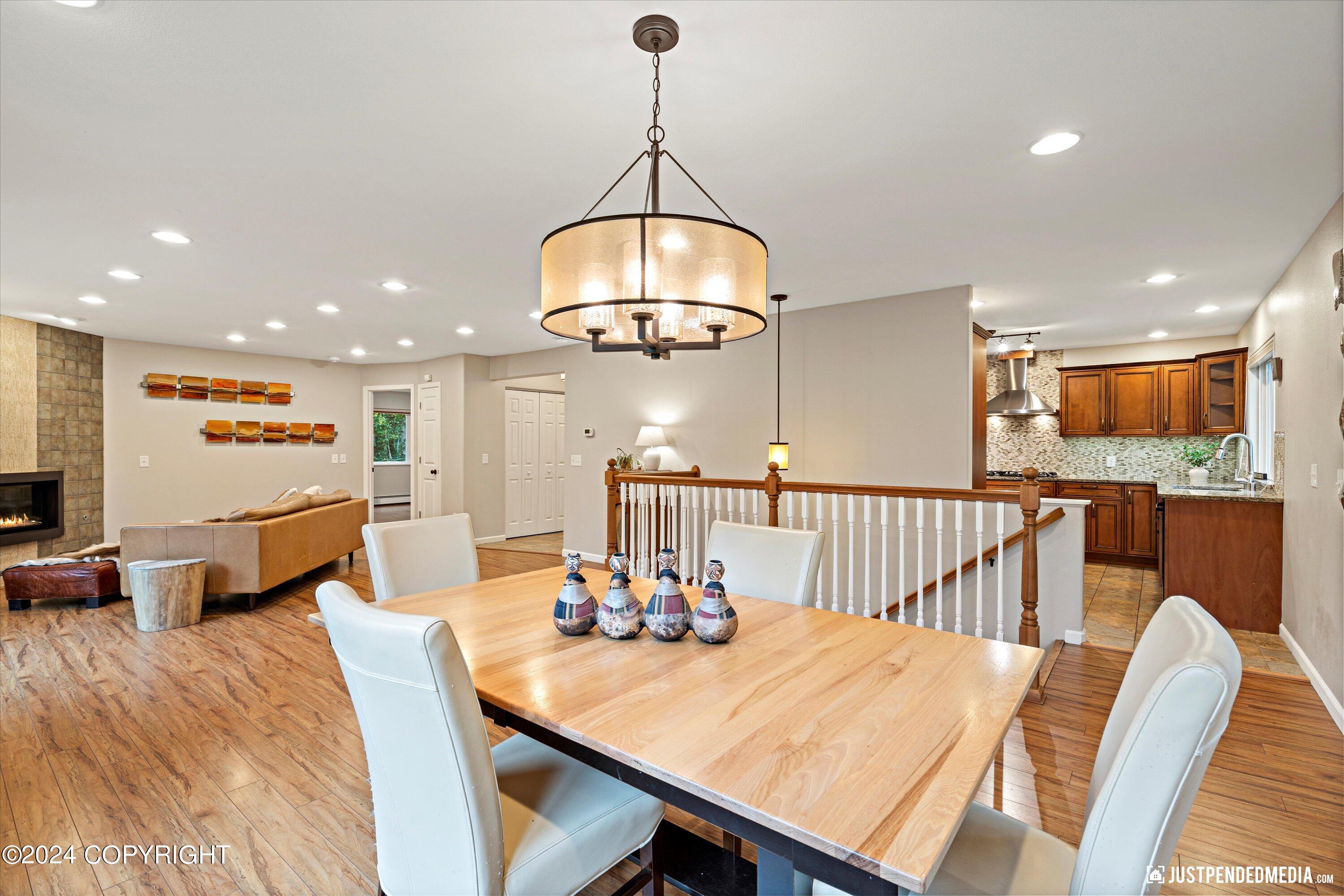 Anchorage, Alaska 99507, United States, 3 Bedrooms Bedrooms, ,2 BathroomsBathrooms,Residential,Pending,44364