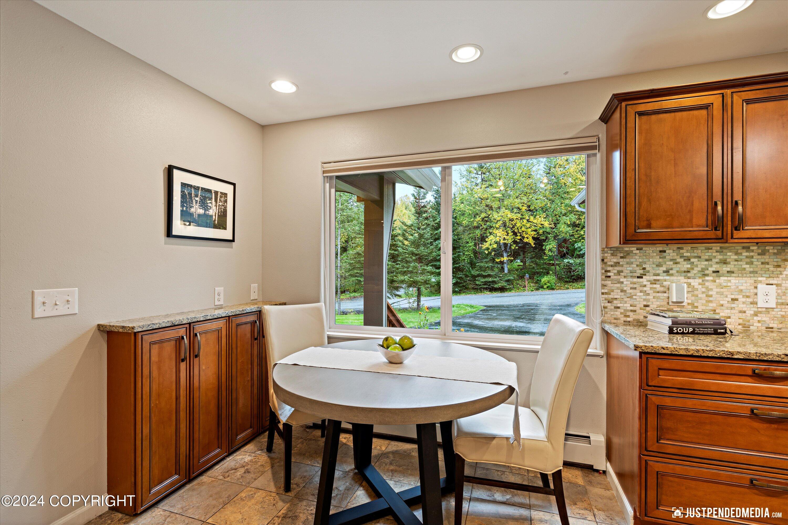 Anchorage, Alaska 99507, United States, 3 Bedrooms Bedrooms, ,2 BathroomsBathrooms,Residential,Pending,44364