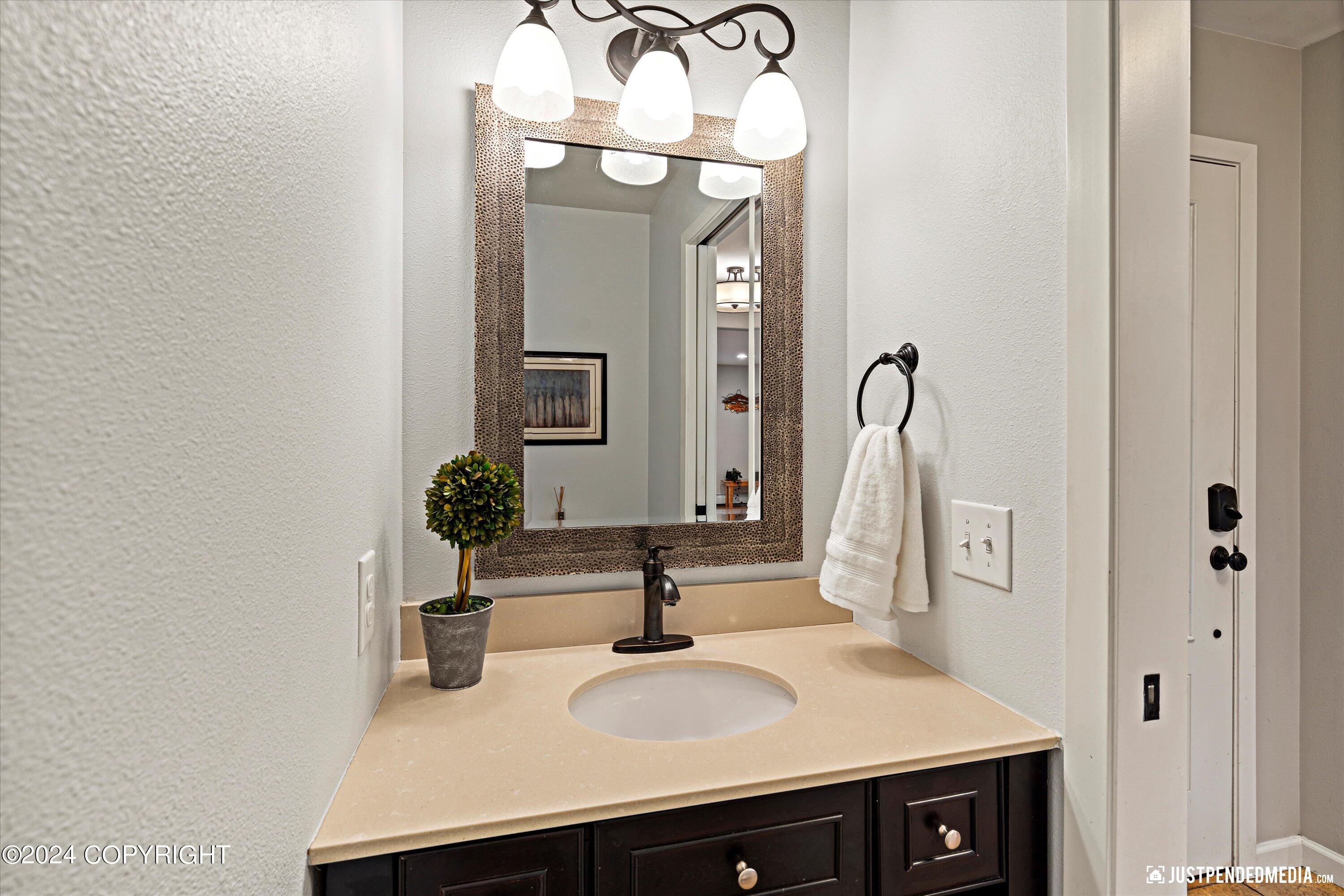 Anchorage, Alaska 99507, United States, 3 Bedrooms Bedrooms, ,2 BathroomsBathrooms,Residential,Pending,44364